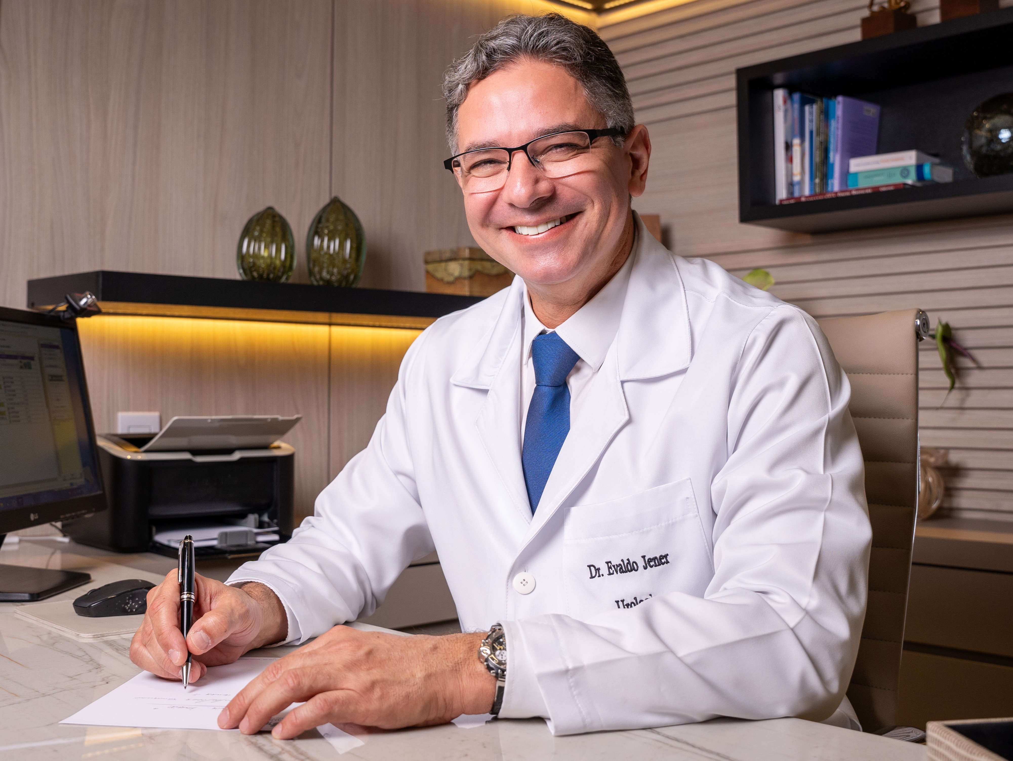 Evaldo Jener Médico urulogista